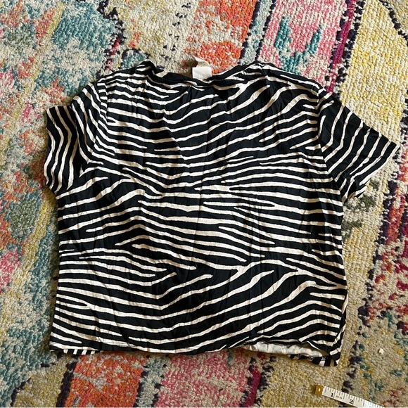 H&M tie detail short sleeve zebra crop top size M - Picture 3 of 6